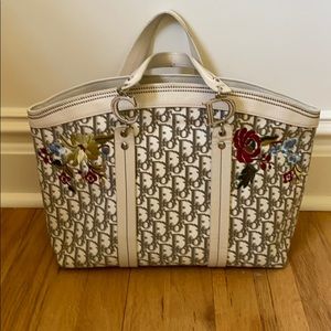 Dior logo tote with embroidery